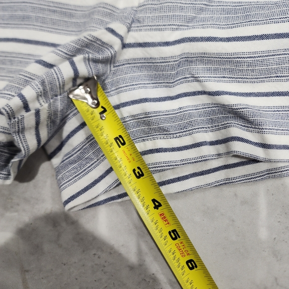 Khakis By Gap The 3” Inseam Short Blue White Chino Shorts, Size 2 - Picture 4 of 5